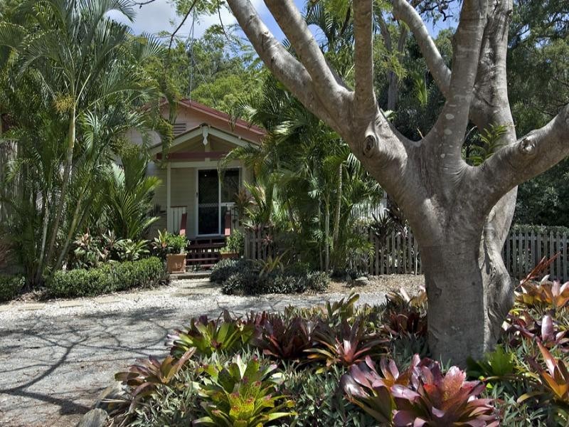 1 Bruce Avenue, Oak Beach QLD 4877