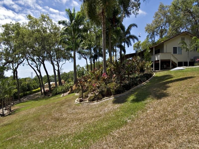 1 Bruce Avenue, Oak Beach QLD 4877
