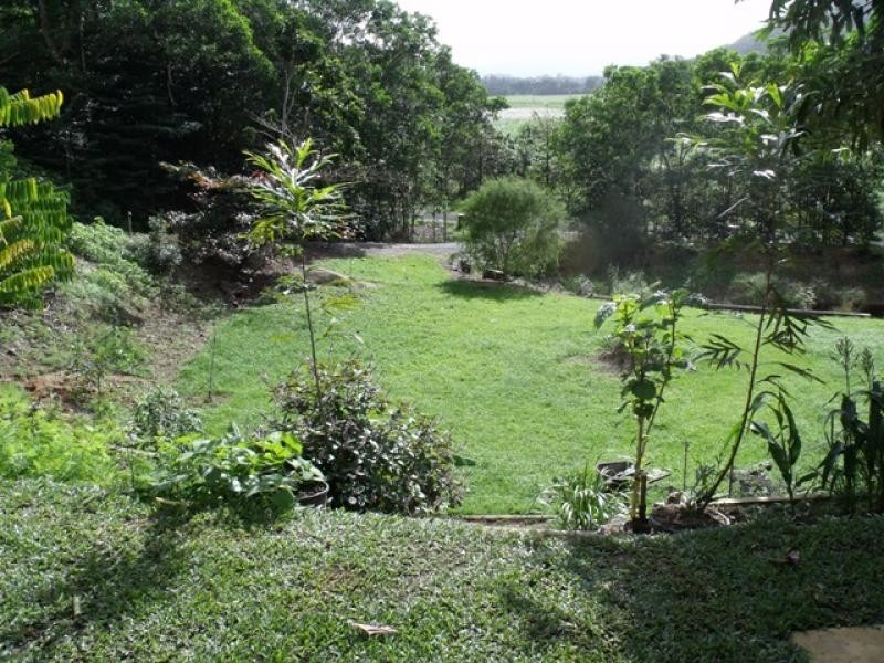 2 Whiteley Road, Miallo QLD 4873