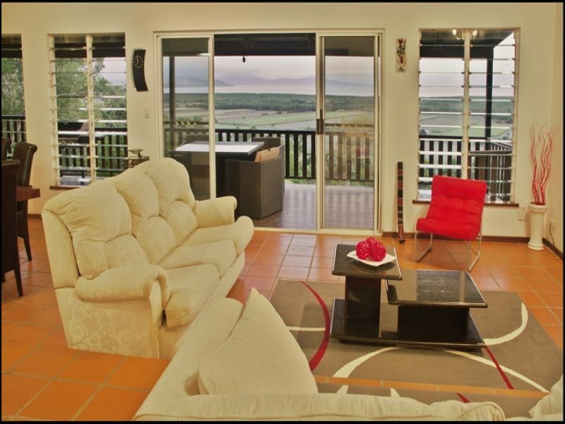 14 Ocean View Road, Port Douglas QLD 4877