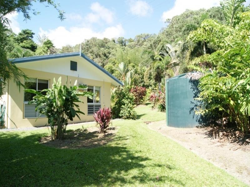 11 Whiteley Rd, Miallo QLD 4873