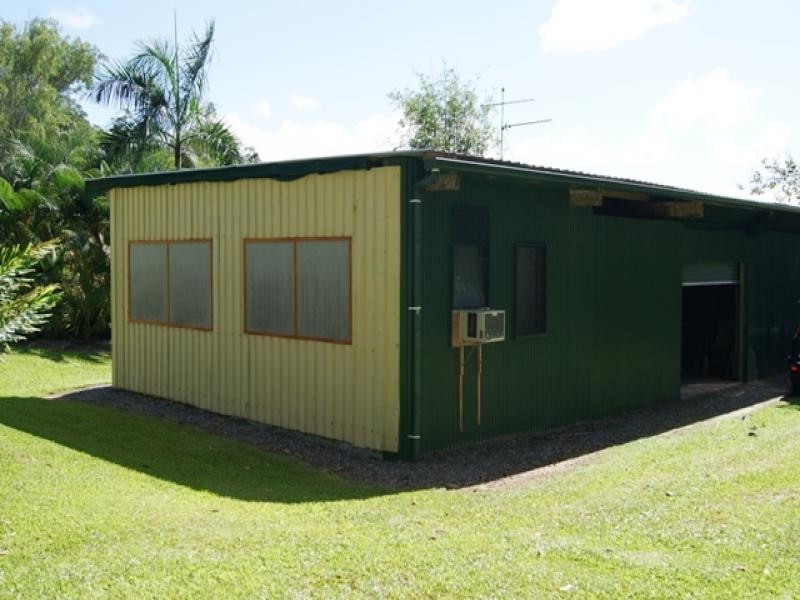11 Whiteley Rd, Miallo QLD 4873