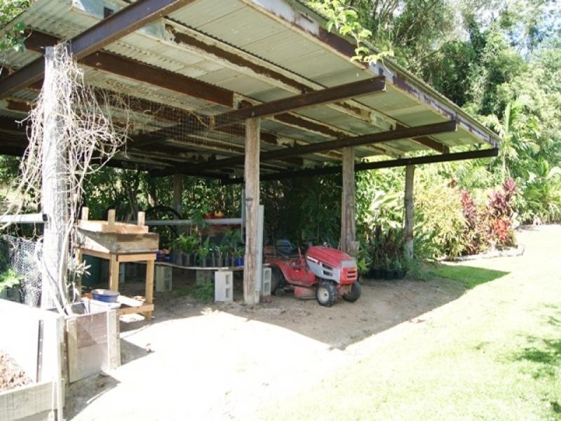 11 Whiteley Rd, Miallo QLD 4873