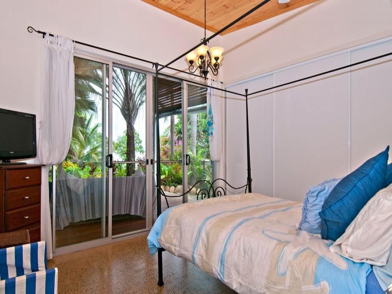 14 Toll Gate Road, Oak Beach QLD 4877