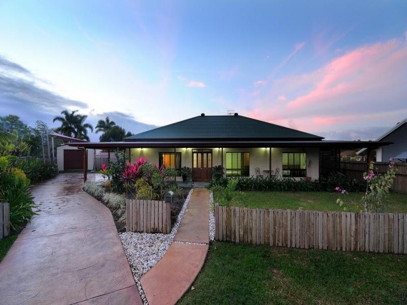 17 SATINASH ST, Mossman QLD 4873