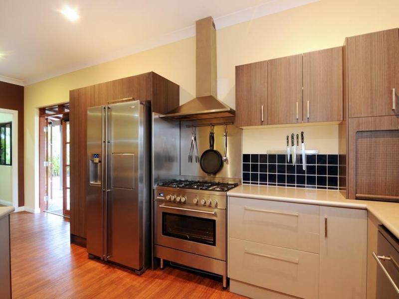 17 SATINASH ST, Mossman QLD 4873