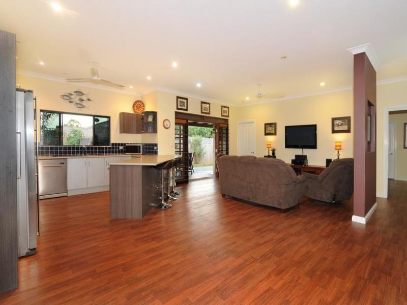 17 SATINASH ST, Mossman QLD 4873