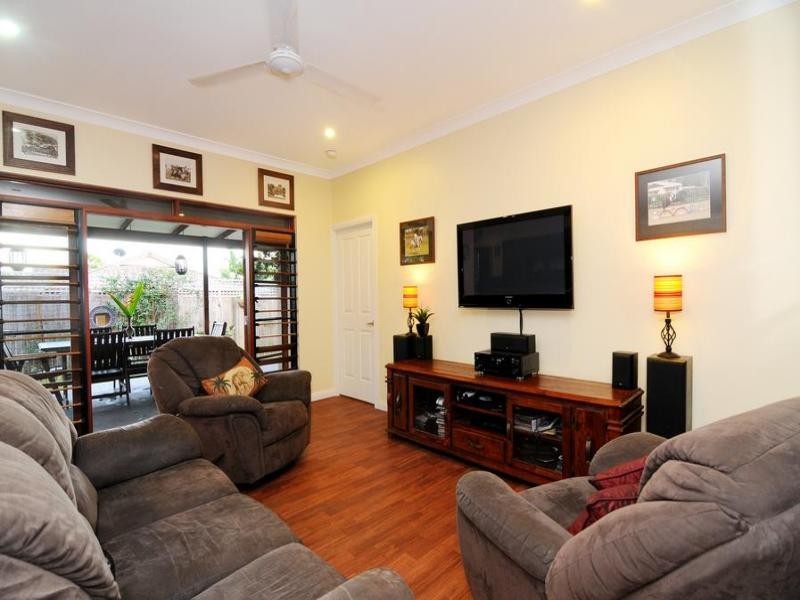 17 SATINASH ST, Mossman QLD 4873