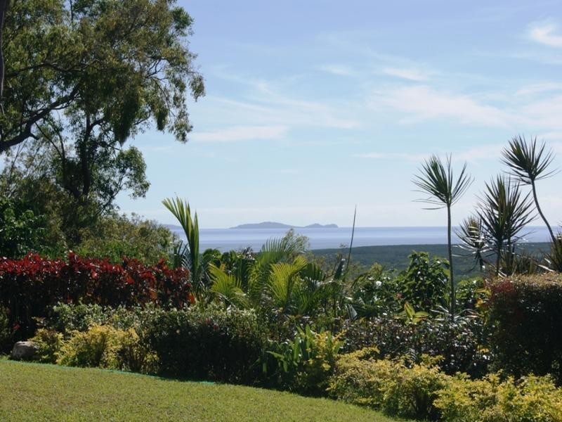 12 OCEAN VIEW RD, Port Douglas QLD 4877