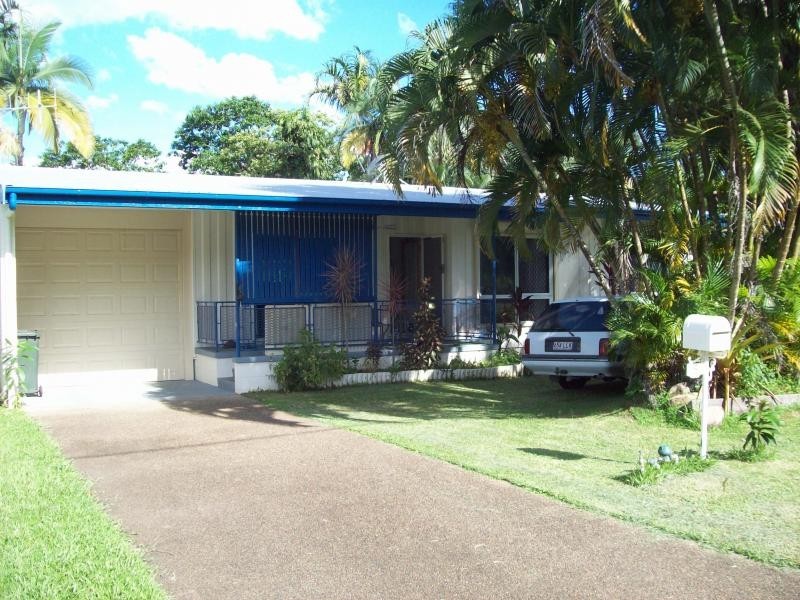 5 Hart Street, Mossman QLD 4873