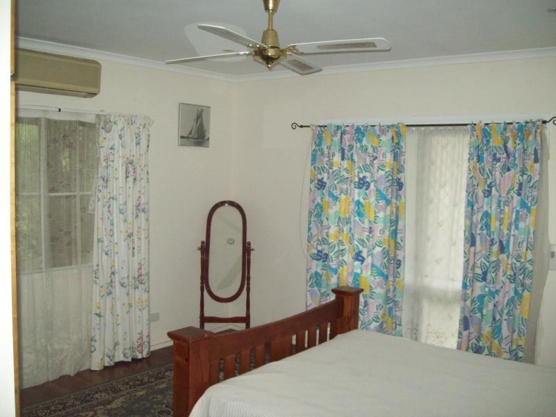 5 Hart Street, Mossman QLD 4873