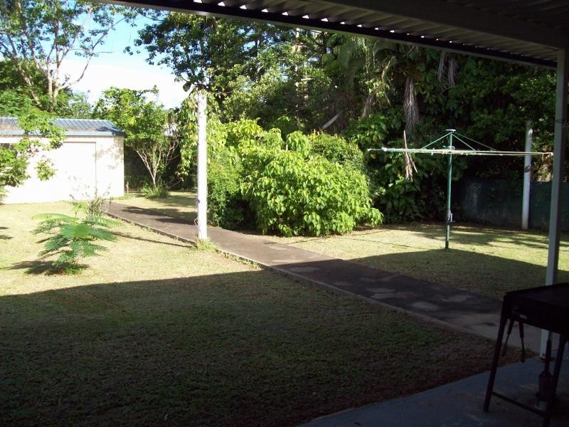 5 Hart Street, Mossman QLD 4873