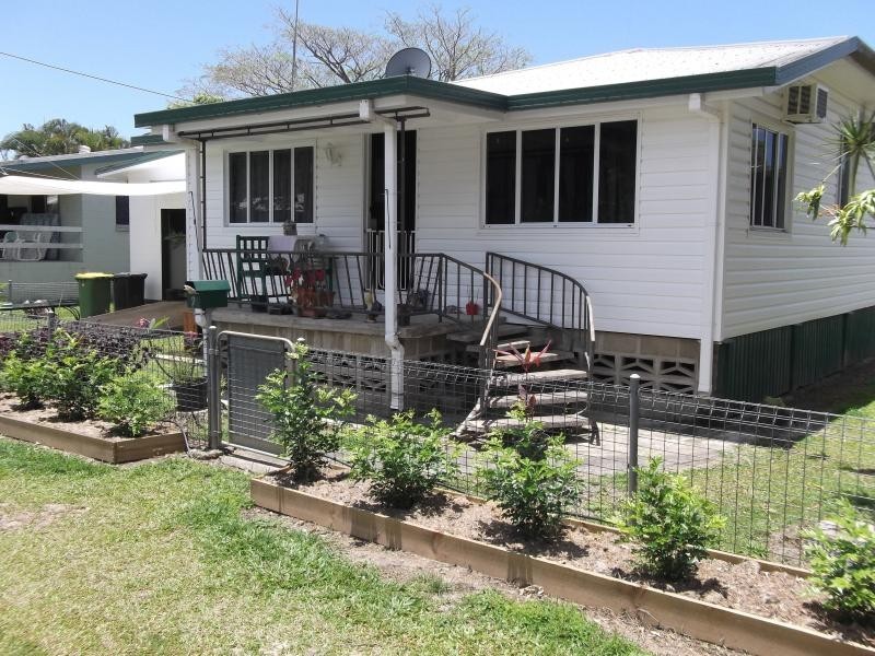 9 Mossman Street, Mossman QLD 4873
