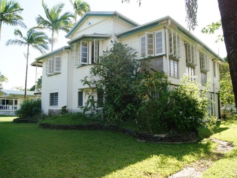 13 Thomas St, Mossman QLD 4873