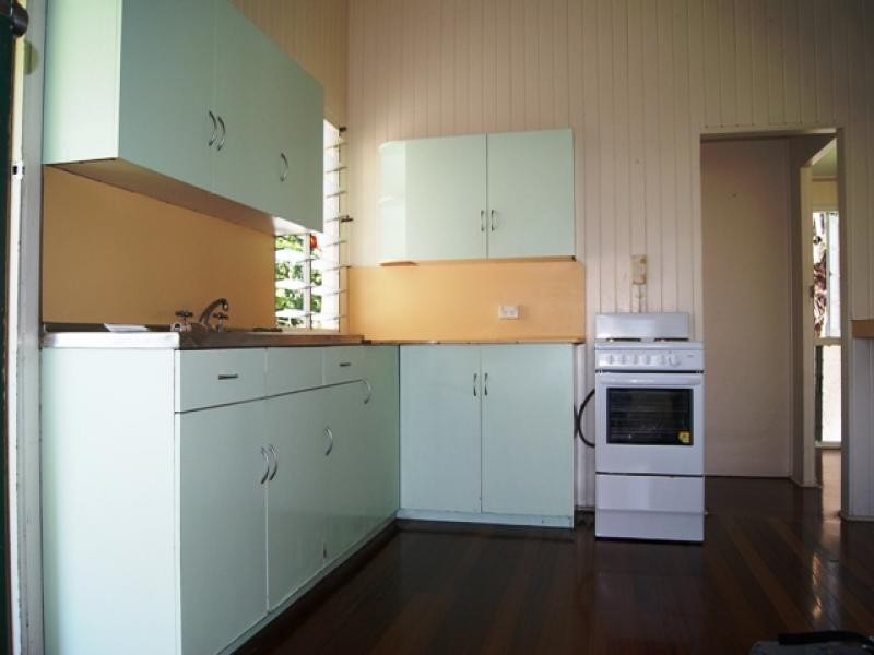 13 Thomas St, Mossman QLD 4873