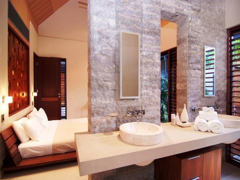 BALE DVE, Port Douglas QLD 4877