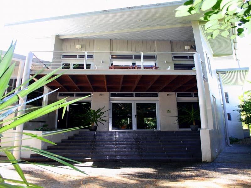 16 Rankin Street, Absolute Beach House, Newell QLD 4873