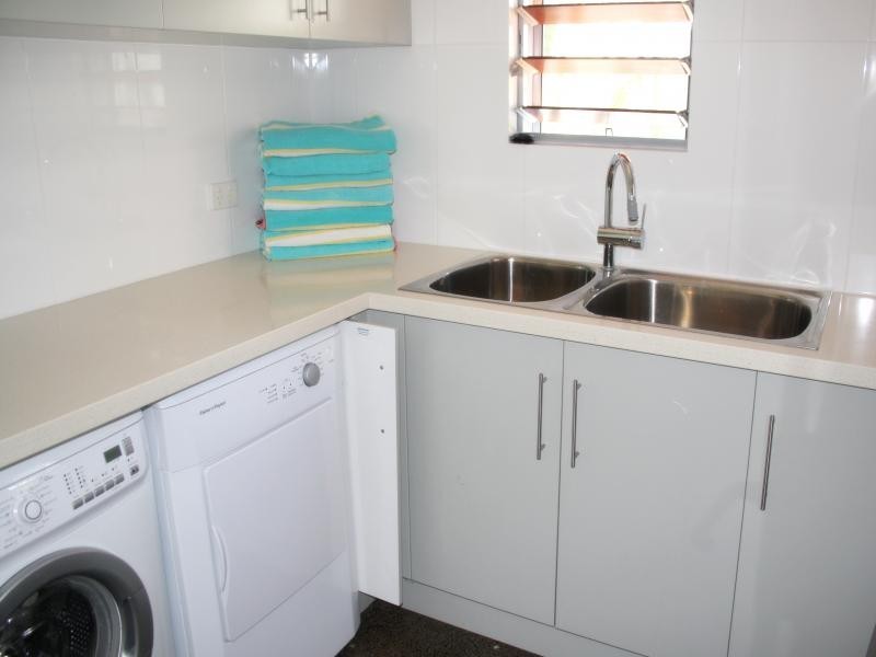 16 Rankin Street, Absolute Beach House, Newell QLD 4873