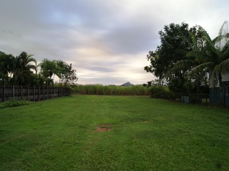 13 Middlemiss St, Mossman QLD 4873