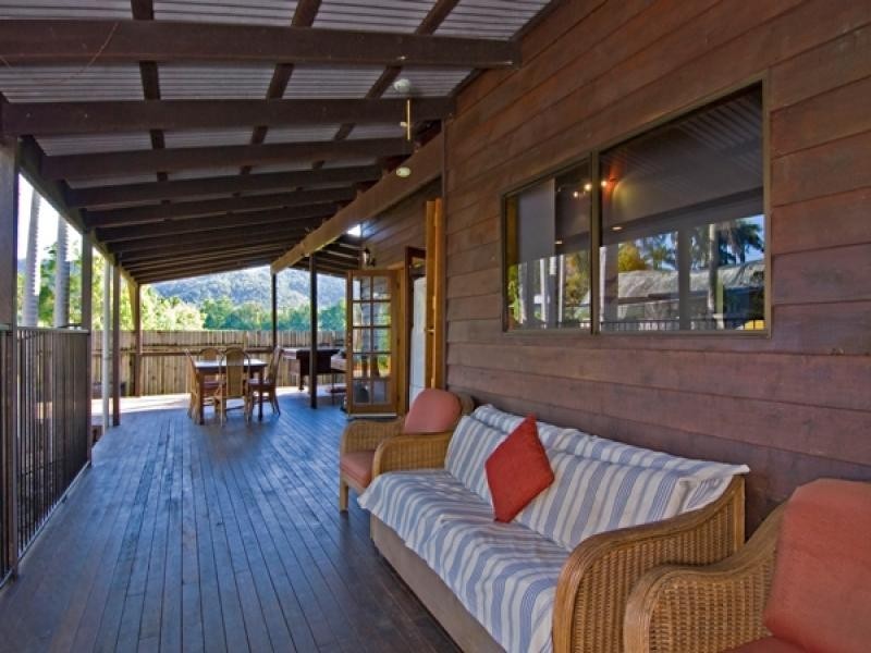 2 RIBBON AVE, Port Douglas QLD 4877
