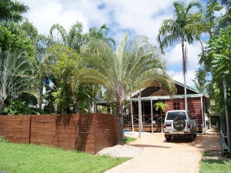 2 RIBBON AVE, Port Douglas QLD 4877