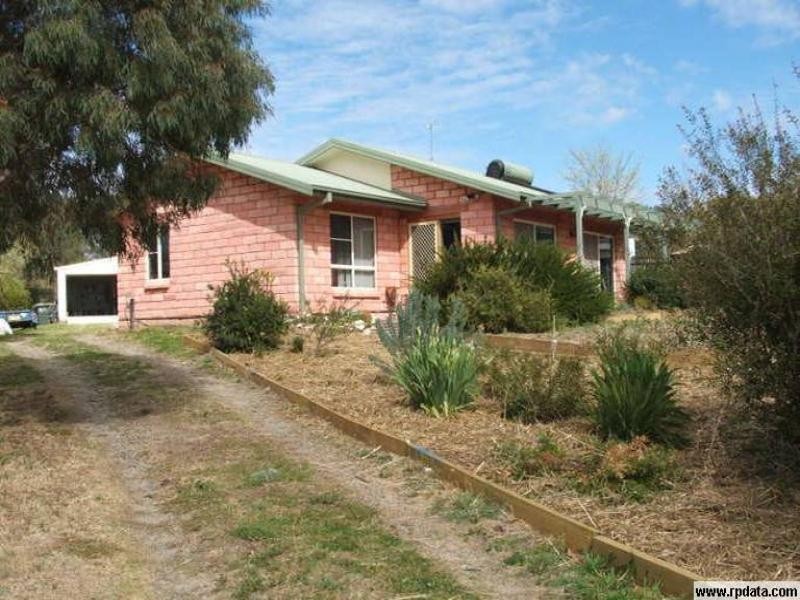64 John Street, Uralla NSW 2358