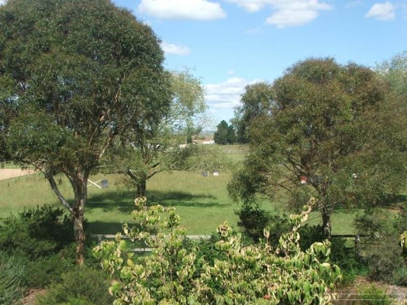 40 Wattle Drive, Armidale NSW 2350