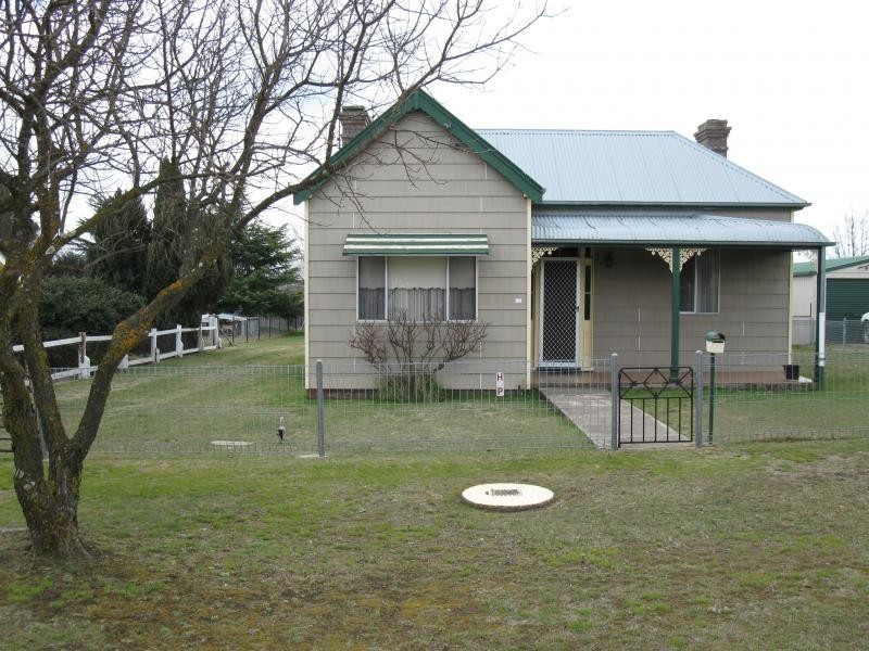 11 Duke Street, Uralla NSW 2358
