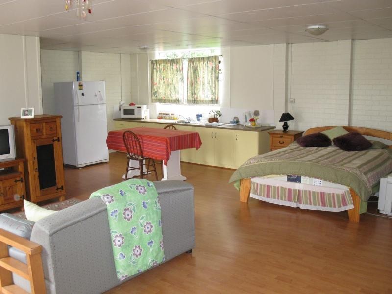 18 Plane Avenue, Uralla NSW 2358