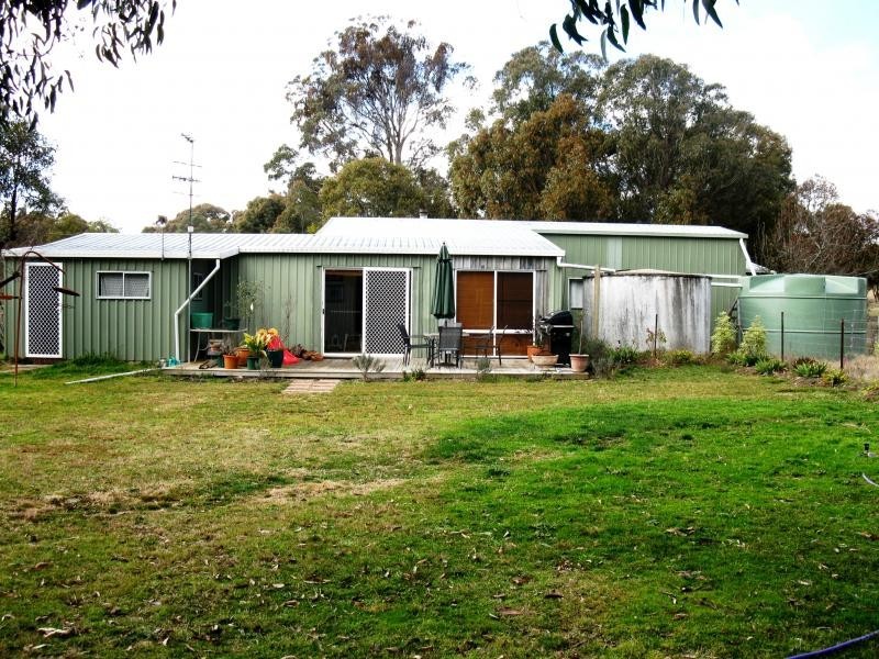 11 Kendall Road, Armidale NSW 2350