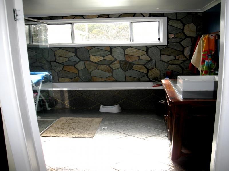 11 Kendall Road, Armidale NSW 2350