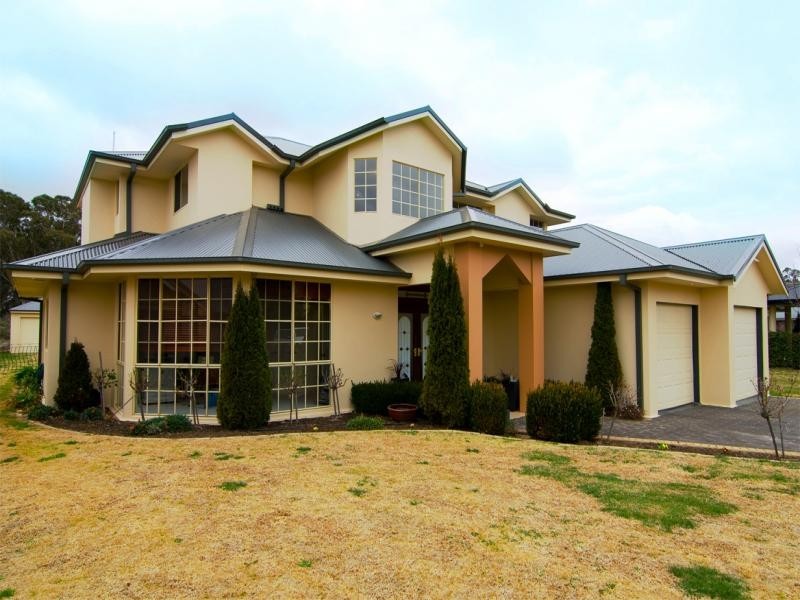 27 The Boulevarde, Armidale NSW 2350