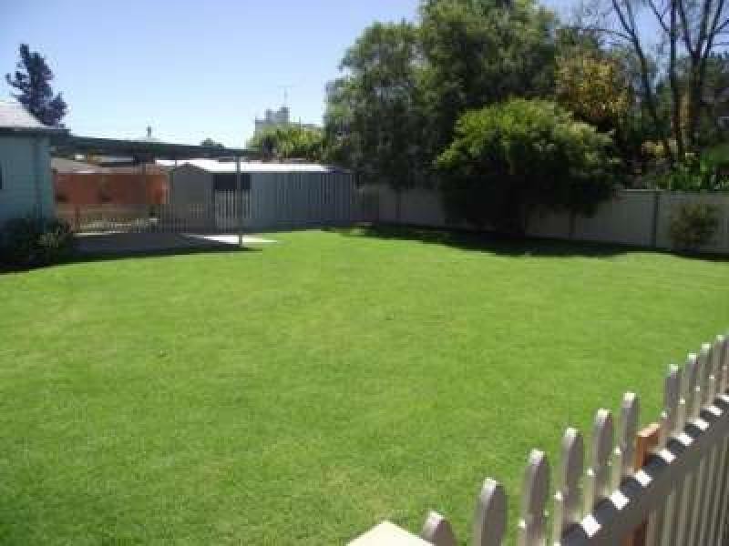 17 Bligh Avenue, Uralla NSW 2358