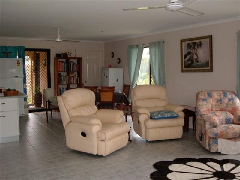 Yalla Lane, Redridge QLD 4660