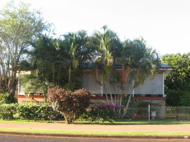 9 west st, Childers QLD 4660