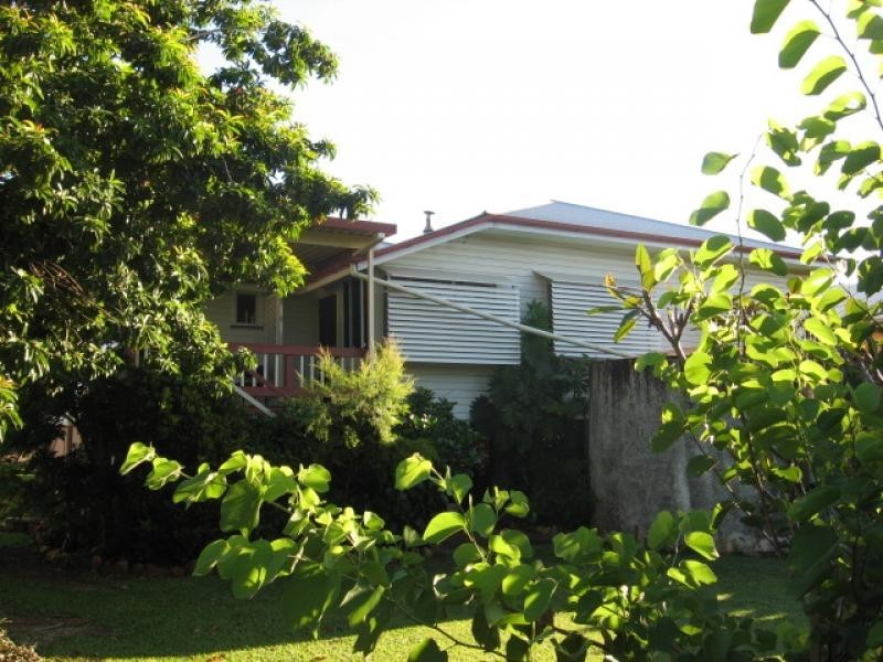 9 west st, Childers QLD 4660