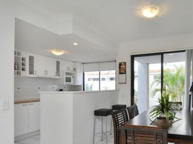 2214 Gold Coast Highway, Mermaid Beach QLD 4218