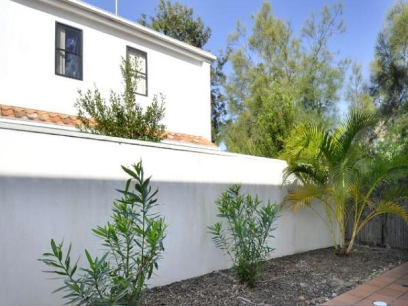 2214 Gold Coast Highway, Mermaid Beach QLD 4218