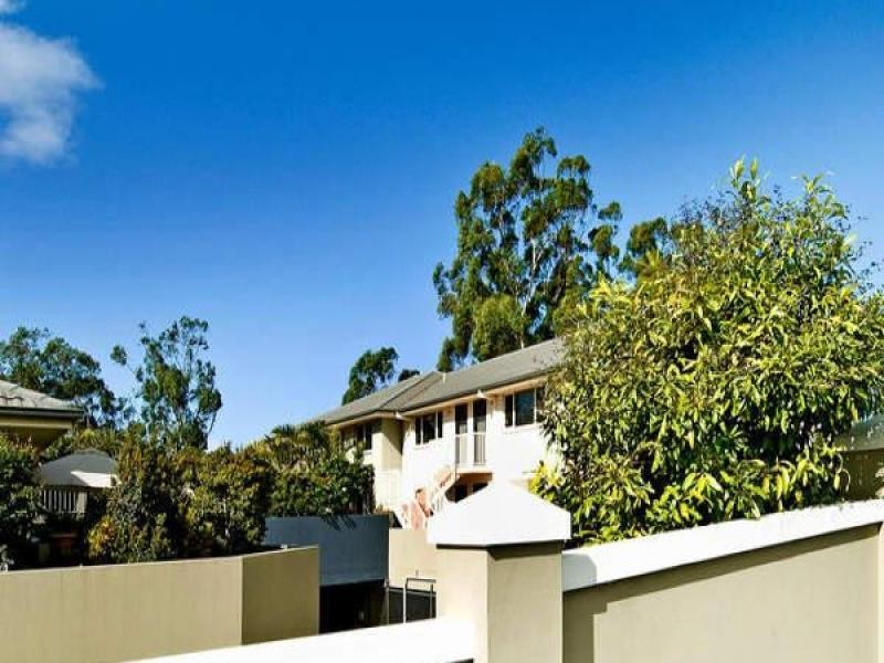 2/131 Currumburra Road, Ashmore QLD 4214