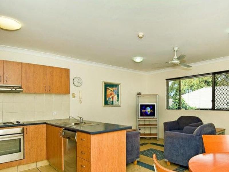 2/131 Currumburra Road, Ashmore QLD 4214