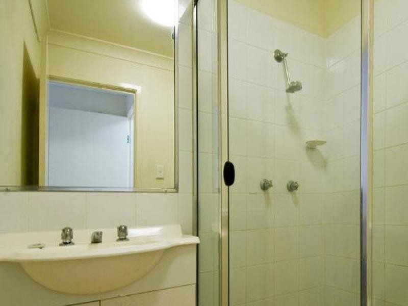 2/131 Currumburra Road, Ashmore QLD 4214