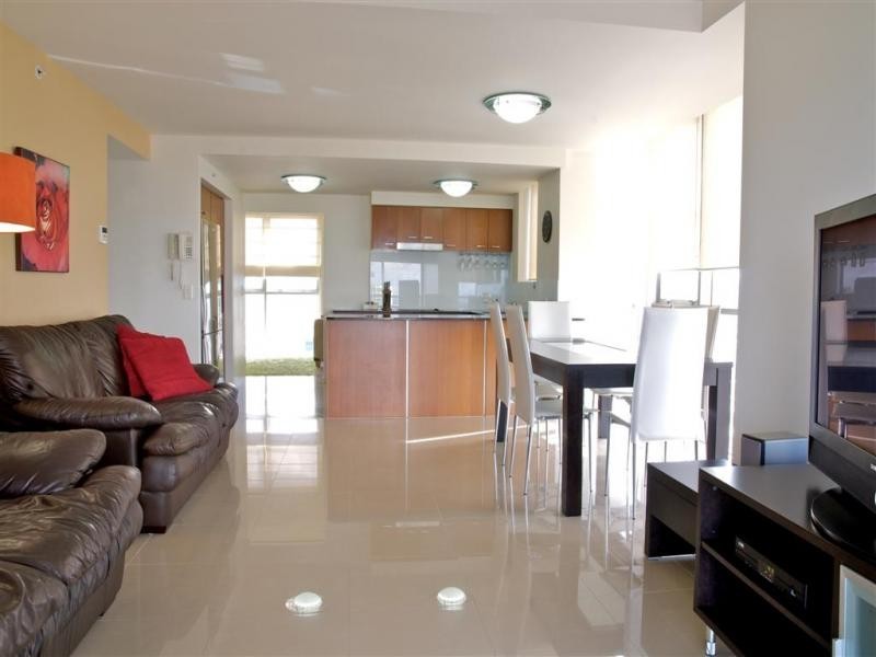 33/23 Ferny Avenue, Surfers Paradise QLD 4217