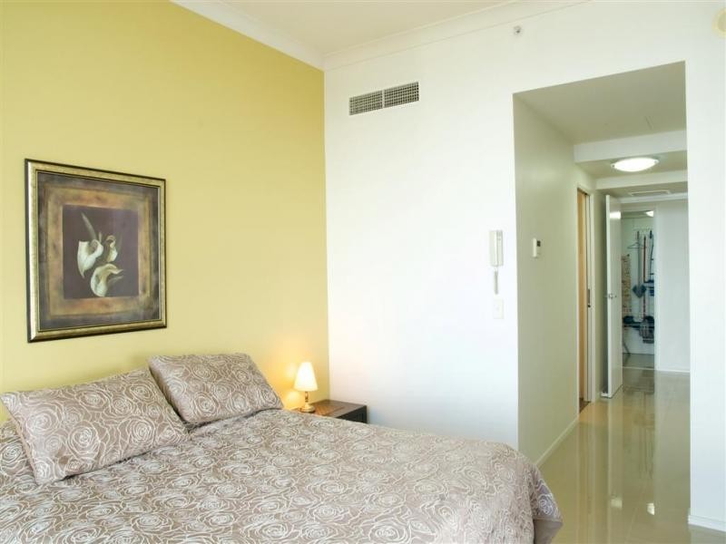 33/23 Ferny Avenue, Surfers Paradise QLD 4217