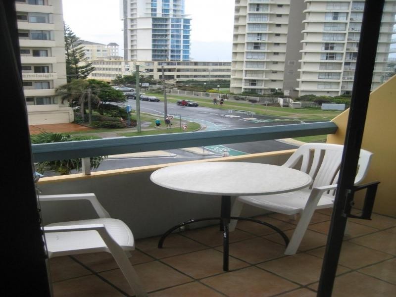 403/2 Queensland Avenue, Broadbeach QLD 4218