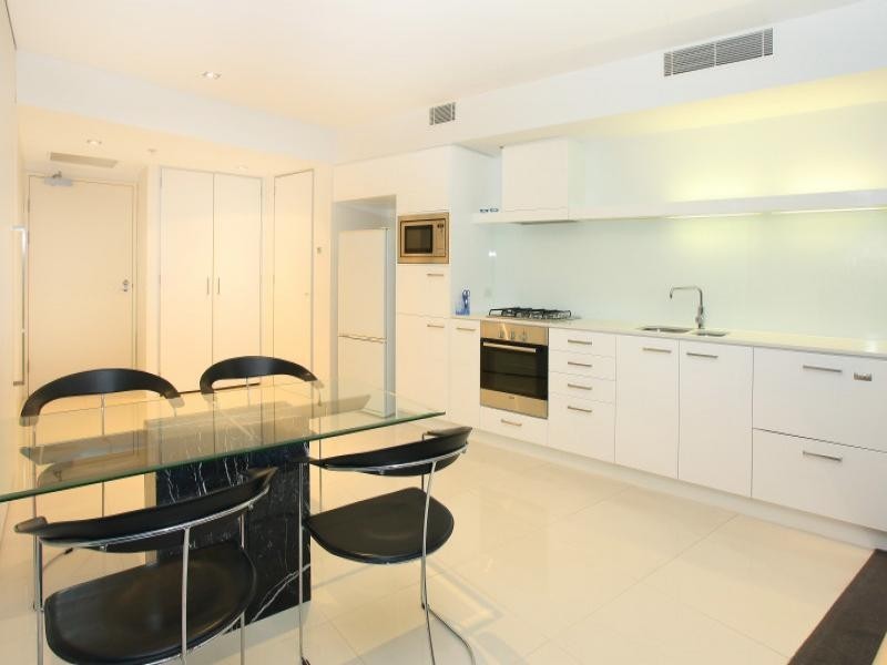 303/9 Hamilton Ave – Q1, Surfers Paradise QLD 4217