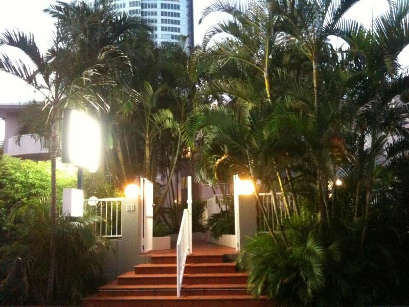 25/25 Markwell Avenue, Surfers Paradise QLD 4217