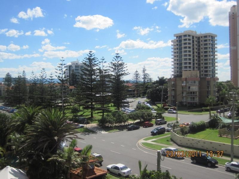 501/2 Queensland Avenue, Broadbeach QLD 4218