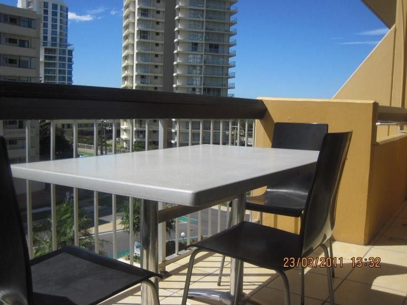 501/2 Queensland Avenue, Broadbeach QLD 4218