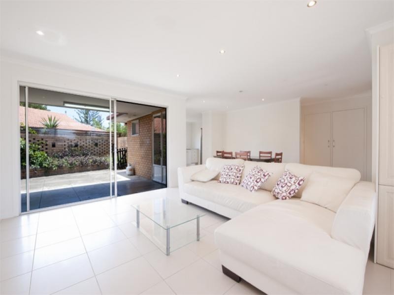49 Salerno Street, Isle Of Capri QLD 4217
