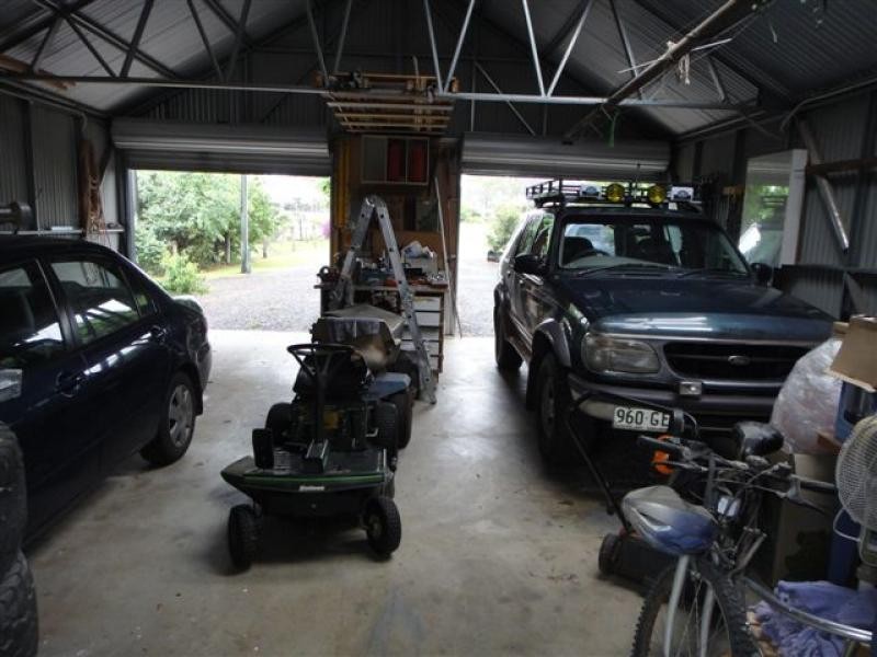 4 Phalaris St, Meringandan QLD 4352